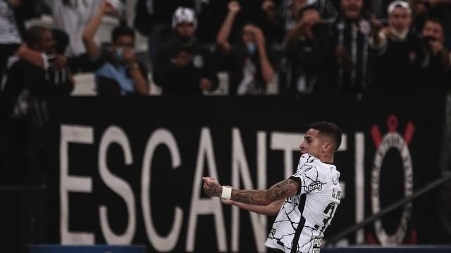 Com golaço de “caçula”, Corinthians vence Fluminense e cola no G-4 do Brasileiro