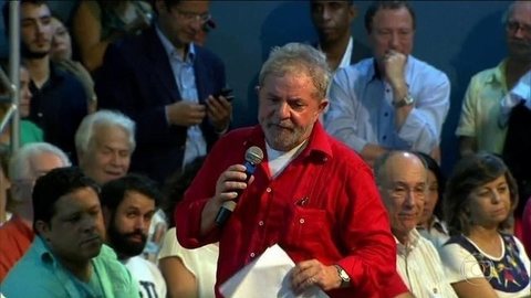 Lula diz querer recuperar o respeito que havia ganhado do povo brasileiro