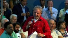 Lula diz querer recuperar o respeito que havia ganhado do povo brasileiro