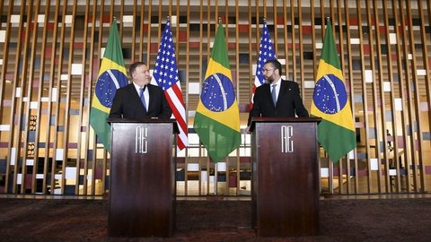 Bolsonaro relata a secretário de Trump ‘intenção’ de deixar pacto da ONU sobre migrações