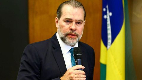 Presidente do STF é internado em Brasília