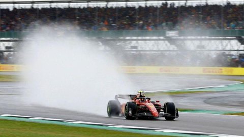 Imagem Surpreso, Carlos Sainz conquista sua 1ª pole na Fórmula 1