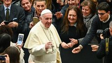 Papa Francisco pede para que padres que cometeram abusos sexuais se entreguem