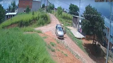Caso Lara: vídeo mostra carro parado em local onde menina foi vista pela última vez antes de desaparecer