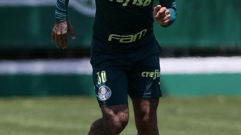 Felipe Melo treina com bola no Palmeiras