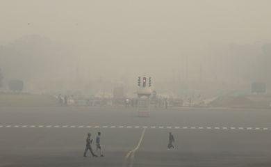 Poluição piora, e Nova Delhi fecha escolas e construções