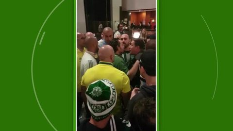 Vídeo mostra conselheiro cobrando elenco do Palmeiras em hotel: “Falta colhão”
