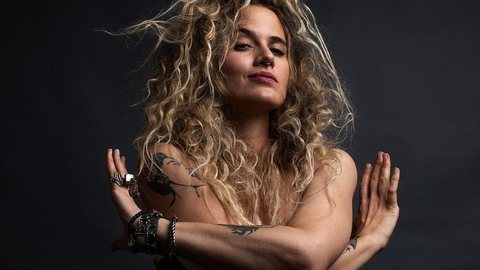 Ana Cañas defende liberdade sexual feminina em álbum militante de discurso mais forte do que a música