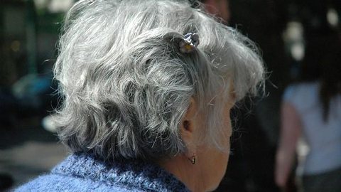 Ansiedade em adultos mais velhos pode ser um indicador para Alzheimer, diz estudo