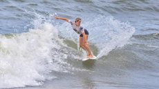 Bela Nalu é campeã sub-14 do brasileiro de surfe e faz história