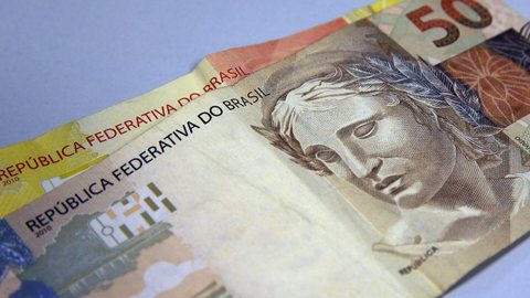 Brasileiros deixaram de pagar R$ 10 bi em juros do cheque especial