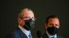Governo de SP vai manter obrigatoriedade do uso de máscaras até 31 de janeiro e diz que se Pfizer não liberar doses para crianças vai acionar o STF