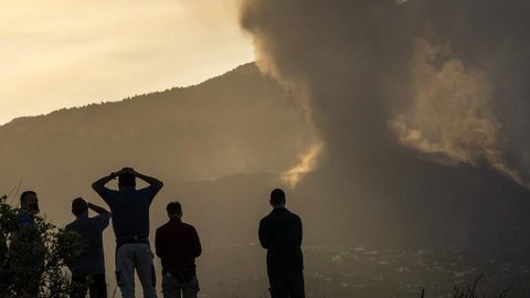Brasileira que vive em ilha com vulcão em erupção mostra como ficou La Palma coberta por cinzas