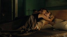 Em comédia romântica, Paolla Oliveira vai para a cama com atriz gata portuguesa; assista o trailer