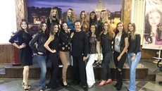 Padre que já foi modelo na Europa organiza concurso de miss em Rio Preto