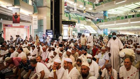 Arábia Saudita suspende entrada de peregrinos em Meca e Medina