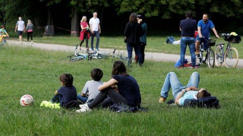 Ministro francês nega pedido de prefeita para reabrir parques de Paris