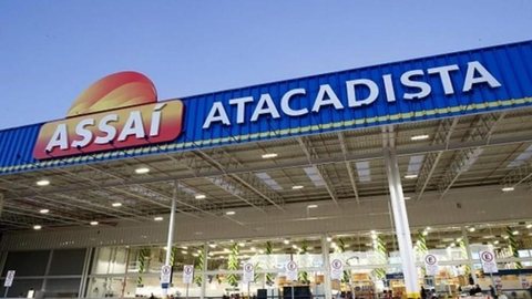 O que a venda de lojas do Extra ao Assaí diz sobre a estratégia das redes de supermercados