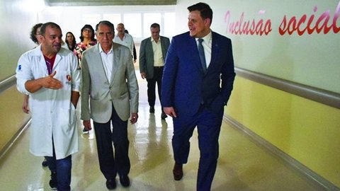 Coordenador da Embaixada da Finlândia visita centro de reabilitação em Marília