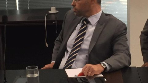 Bolsonaro anuncia o advogado André Luiz de Almeida Mendonça para chefiar a AGU