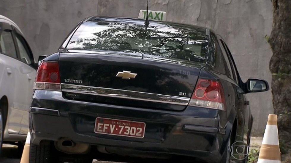 Justiça condena Prefeitura de SP a devolver alvarás de R$ 60 mil pagos por táxis pretos e determina que categoria opere de forma comum