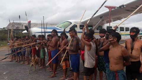 Índios Yanomami fazem servidores da Saúde de RR reféns após mortes de crianças em comunidade