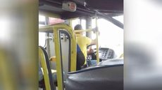 Passageiro flagra motorista de ônibus fazendo ‘selfie’ enquanto dirige