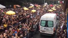 Jovem dá à luz bebê em bloco do pós-carnaval de São Paulo