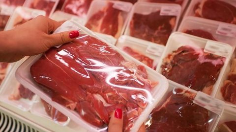Exportação de carne bovina tem nova queda mensal com embargo da China