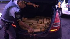 Polícia apreende 650 quilos de maconha após motorista tentar fugir