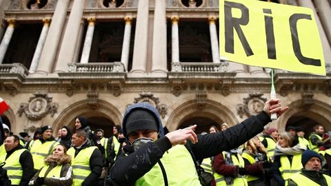 ‘Coletes amarelos’ prometem novas mobilizações na França e no Ano Novo em Paris