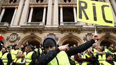 ‘Coletes amarelos’ prometem novas mobilizações na França e no Ano Novo em Paris