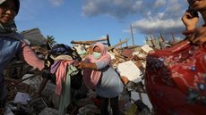 Terremoto e tsunami na Indonésia deixaram quase 2 mil mortos; mais de 5 mil estão desaparecidos