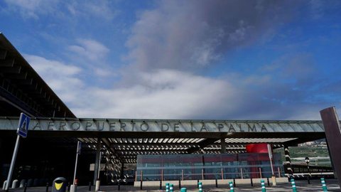 Vulcão Cumbre Vieja: aeroporto de La Palma volta a fechar
