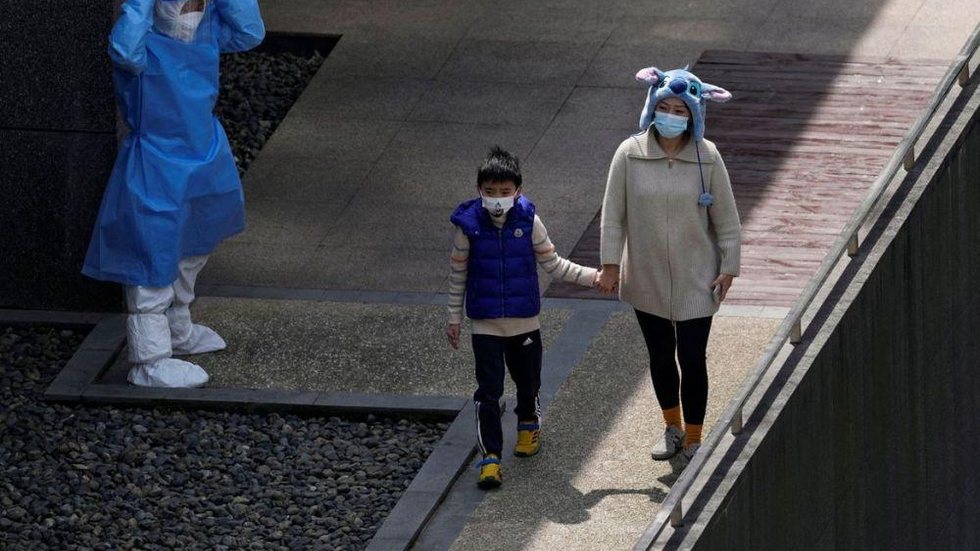Xangai alivia regra de separação de crianças, mas prorroga lockdown