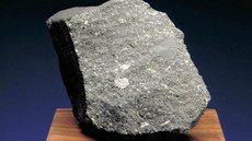 Grãos pré-solares achados em meteorito intrigam cientistas