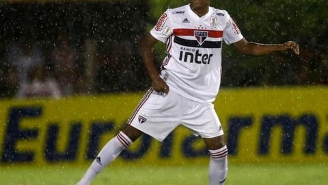 Destaque no sub-20 do São Paulo, zagueiro Luizão renova contrato até o início de 2023