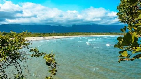 Turista desaparece após entrar no mar sozinho em praia do litoral de SP