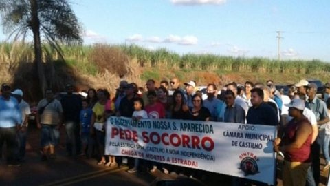 Moradores de assentamentos fazem protesto contra condições de estrada vicinal em Castilho