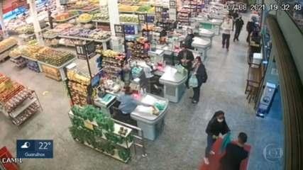 Professora denuncia racismo em supermercado de SP; segurança a acusou de roubar bandeja de carne