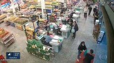 Professora denuncia racismo em supermercado de SP; segurança a acusou de roubar bandeja de carne