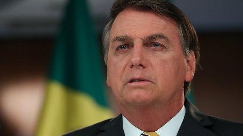 Pazuello já disse que vacina não será obrigatória e ponto final, diz Bolsonaro