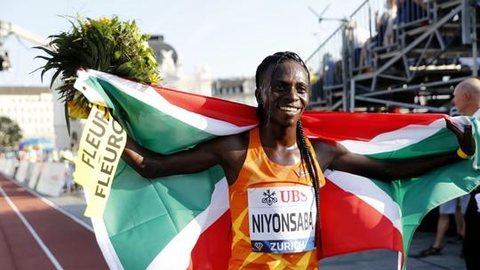 Niyonsaba é a 1ª atleta intersexual a quebrar um recorde mundial do atletismo