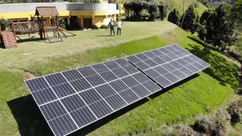 Novas instalações de painéis de energia solar triplicaram na capital paulista em 2021, diz associação