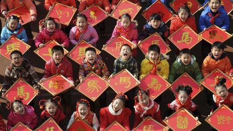 China promulga lei para reduzir pressão das tarefas escolares