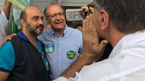 No Rio, Alckmin diz que vai investir em inteligência contra roubo de cargas