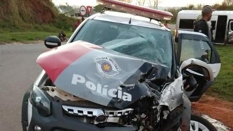 Viatura da polícia bate de frente com ambulância em rodovia de Alto Alegre