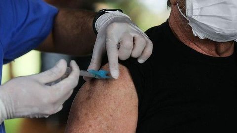 Presidente da Anvisa crê em vacinação em massa contra Covid-19 no início de 2021