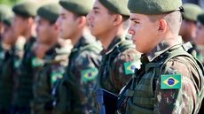 As aposentadorias de militares no Brasil são mais generosas que as de outros países?