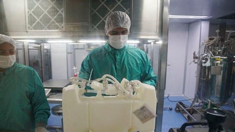 IFA que chegará no sábado garante vacinas até 2 de junho, diz Fiocruz